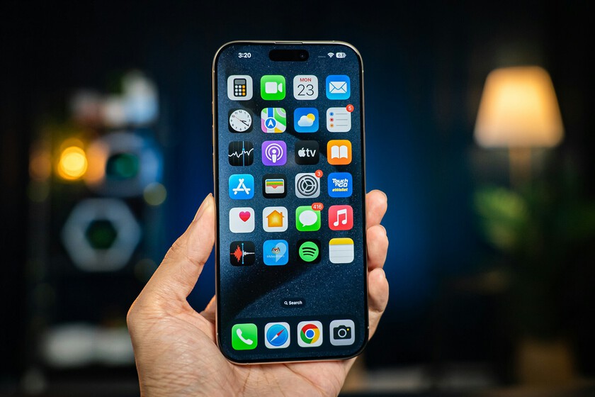 Apple lidia con los aranceles, pero no quiere ser notado. Considero el precio del iPhone sin mencionarlos, según WSJ