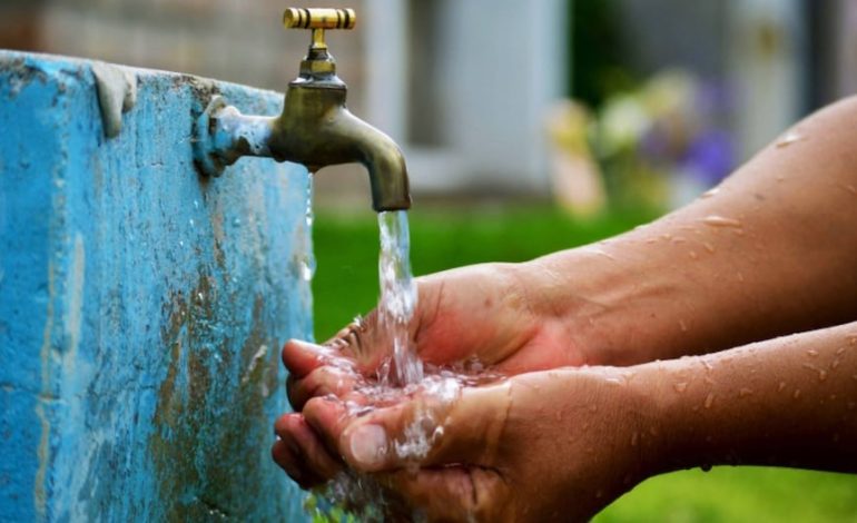 Expertos de ocho partidos políticos participaron en el Instituto IIG de agua y saneamiento | Esan | Último | Citación