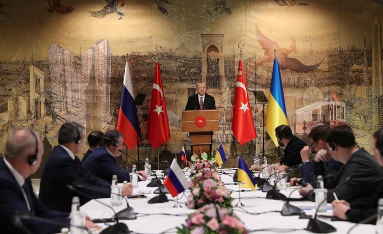 Guerra de Rusia – Ucrania | Vladimir Putin | Volodimir Zelinsky | Sin Putin y con poca esperanza de éxito: Ucrania y Rusia se reúnen en Türkiye para negociar la paz | Donald Trump | Estambul | MUNDO