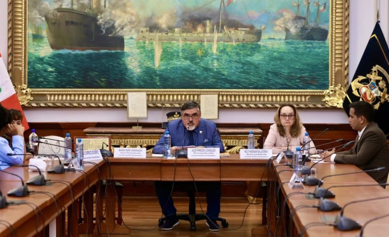 Congreso: denuncia del Comité de Ética de Archiva contra Juan Burgos | Último | Citación