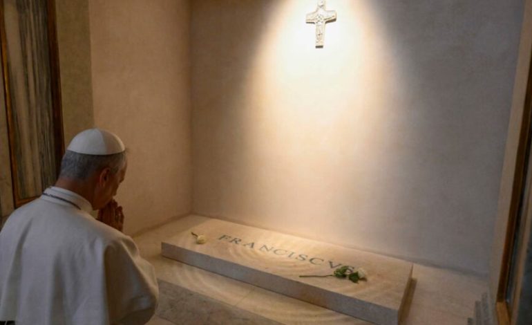 El Papa Leo XIV va a la tumba de su predecesor Papa Francisco en sus primeras salidas | Último | MUNDO