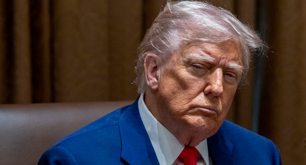 La Conferencia Católica acusa a Donald Trump de burlarse de la fe por foto vestida con papas | Último | MUNDO