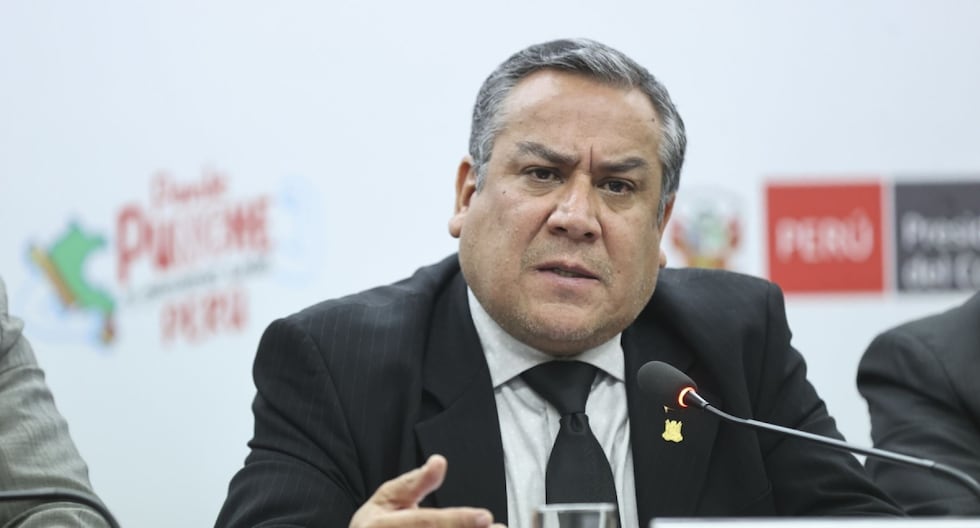 El ministro de preguntas de los parlamentarios, Gustavo Adrianzén, para minimizar los asuntos de Pataz después de confirmar el asesinato de 13 mineros | Último | Citación