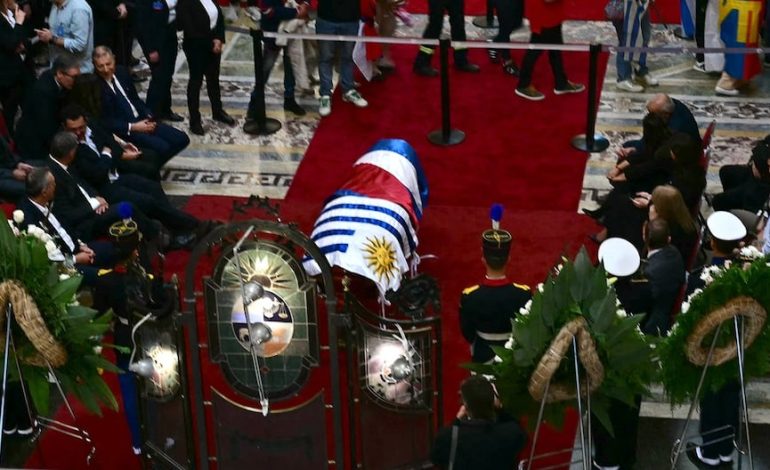 José Pepe Mujica murió: el ataúd del ex presidente de Uruguay llega al palacio legislativo de Montevideo para su estela | Yamandú Orsi | Carolina Cosse | Alejandro Sánchez | Lula da Silva | Frente amplio | Último | MUNDO