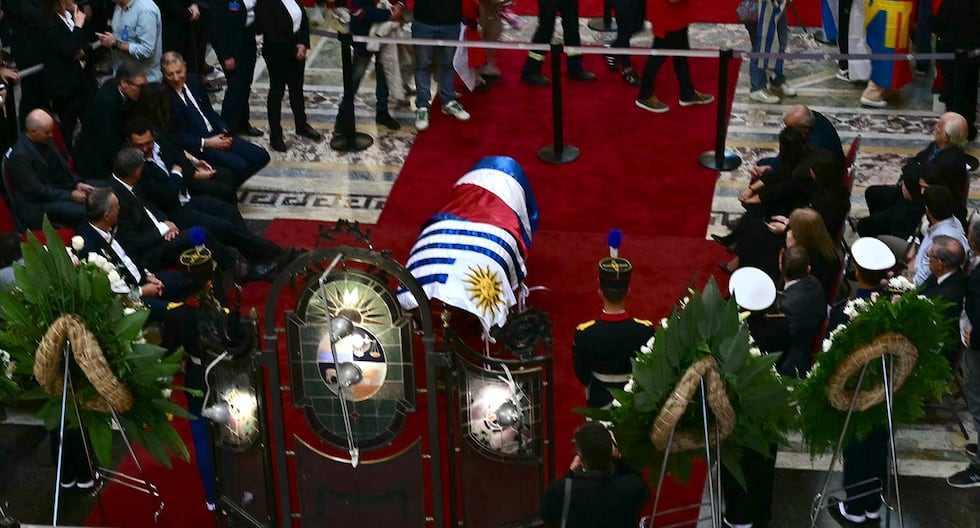 José Pepe Mujica murió: el ataúd del ex presidente de Uruguay llega al palacio legislativo de Montevideo para su estela | Yamandú Orsi | Carolina Cosse | Alejandro Sánchez | Lula da Silva | Frente amplio | Último | MUNDO