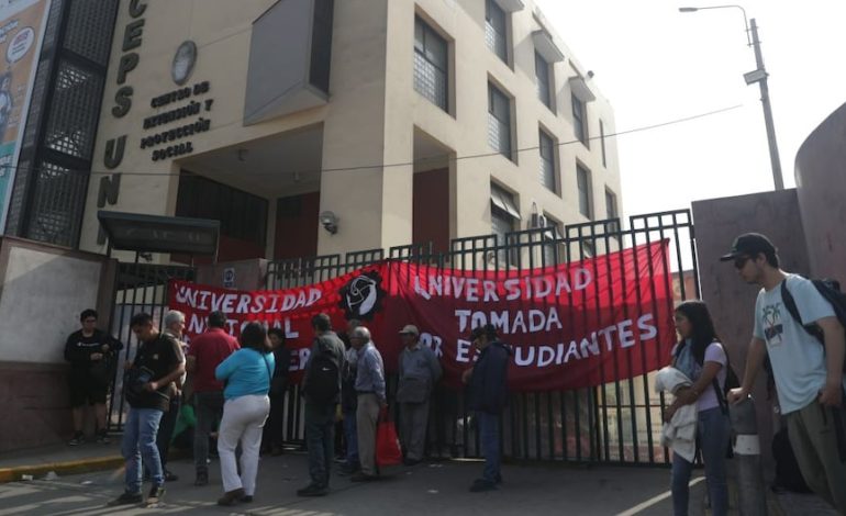 Crisis en la universidad: Toma del campus después de un paso de escalar y romper el año académico de la Universidad Nacional de Crisis de Ingeniería en la Uni Toma del conflicto uni Sunedu en universidades públicas Perú | CAL