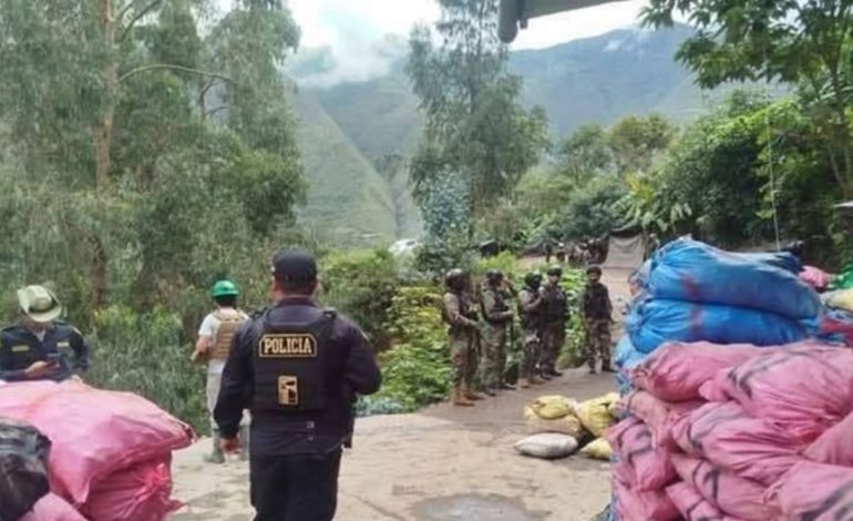 PATAZ: La policía rescata a 50 trabajadores de Minera Caravelí secuestrado por Band Armada | Último | PERÚ