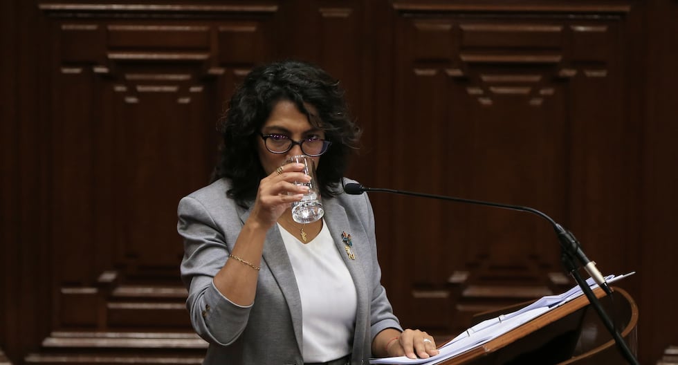 La ministra Leslie Urteaga: el cambio en el armario, en este momento, sería perjudicial para el país | Gustavo Adrianzén | Congreso | Último | Citación