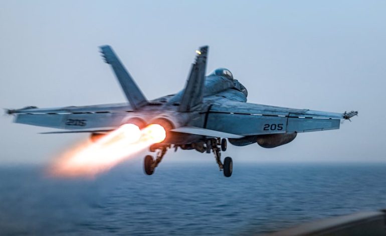 Yemen: Un avión militar desde los Estados Unidos cae al Mar Rojo, el segundo en 10 días | USS Harry S Truman Wallets | MUNDO