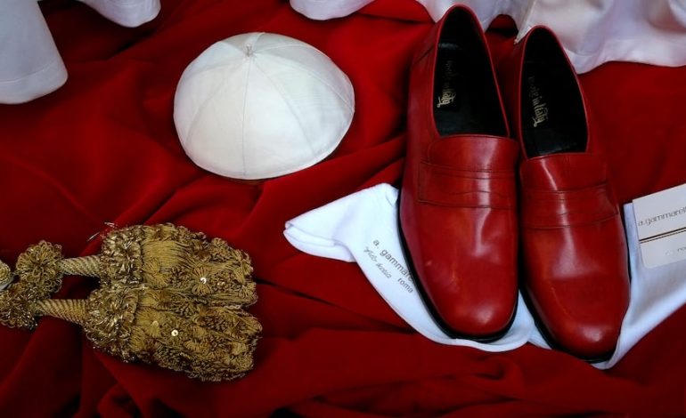 Papa Leo XIV | Por qué las papas usan zapatos rojos y otras curiosidades sobre el líder máximo de la Iglesia Católica | Robert Prevost | MUNDO