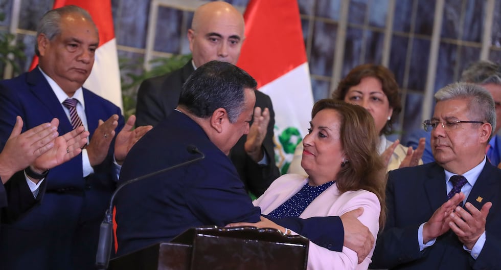 Dina Boluarte se hace cargo de la renuncia de todos los miembros del gobierno: ¿es el poder del vacío en Perú? | Citación