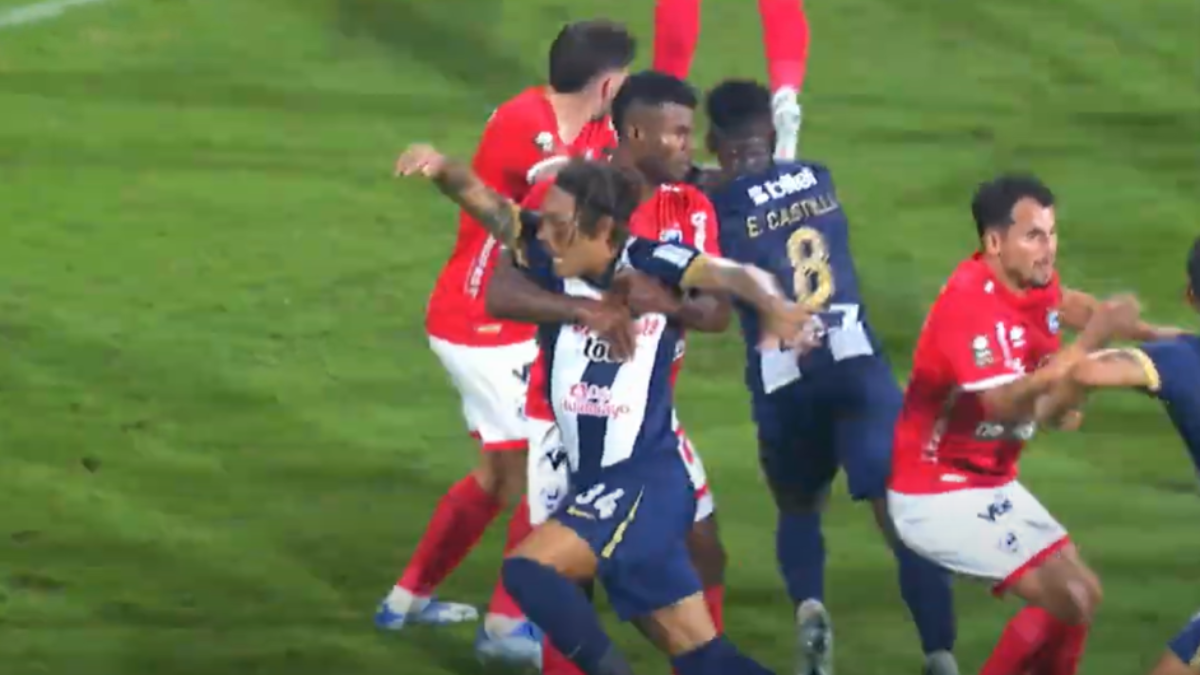 Conar admite errores de la var en el posible juego penal contra Paolo Guerrero