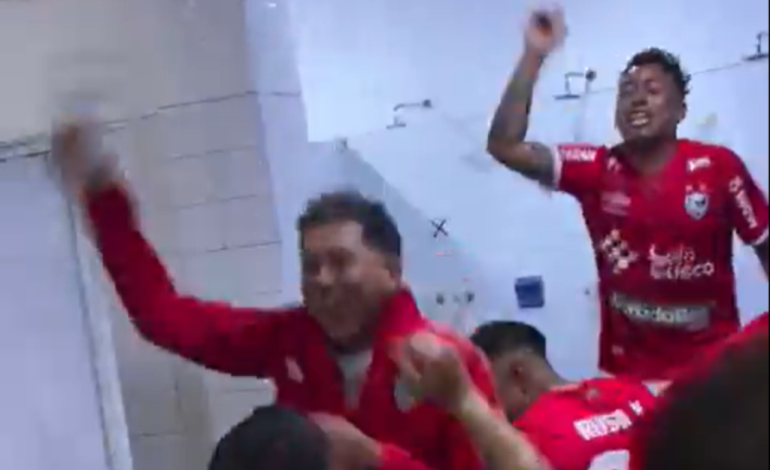 Christian Cueva celebra el objetivo de Scienceno al ritmo de ‘El Cervecero’