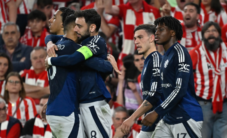 Manchester United sacudió a Bilbao Athletic 3-0 en la semifinal de la Europa League