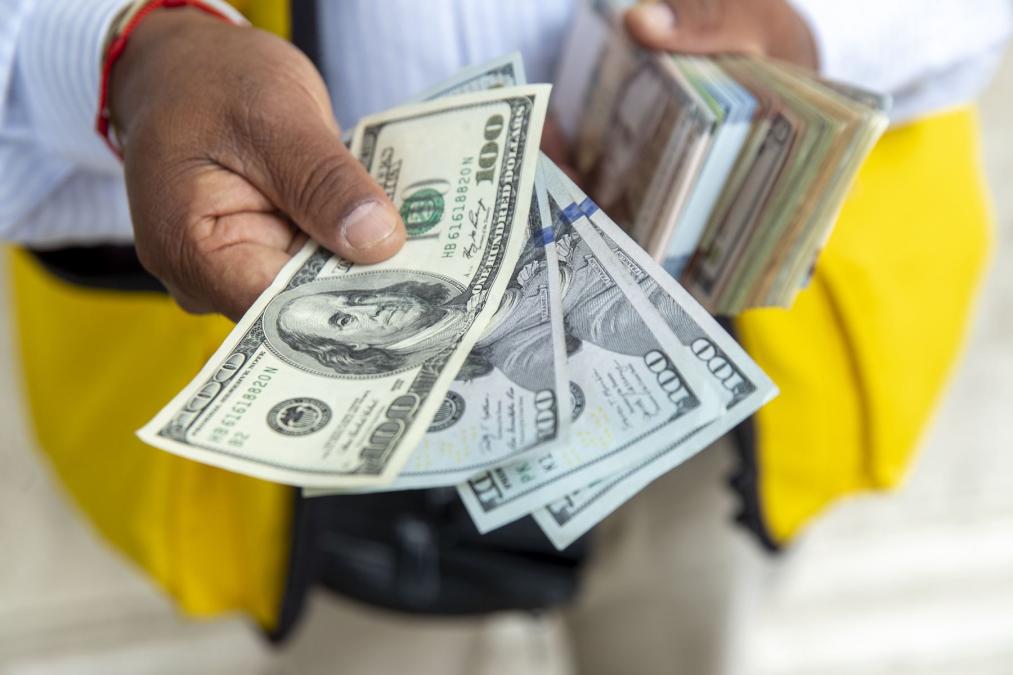 ¿Cuánto vale un dólar?

 – El diario andino