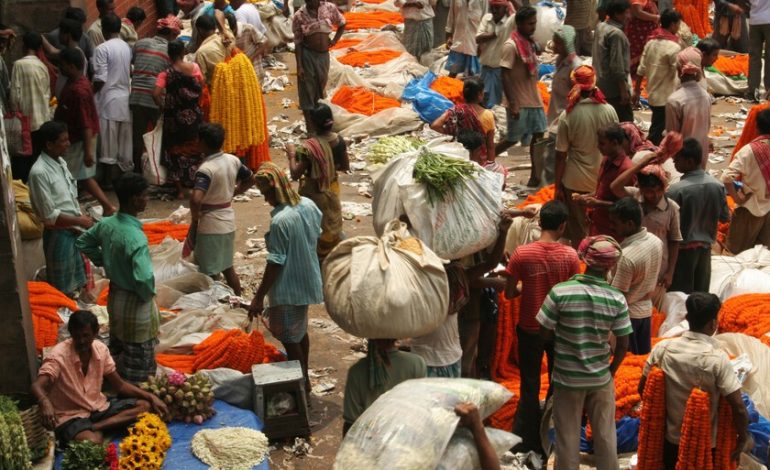 En India hay ciudades que tienen 40ºC en la calle a las 10 de la mañana. Entonces han comenzado a vivir por la noche

 – El diario andino