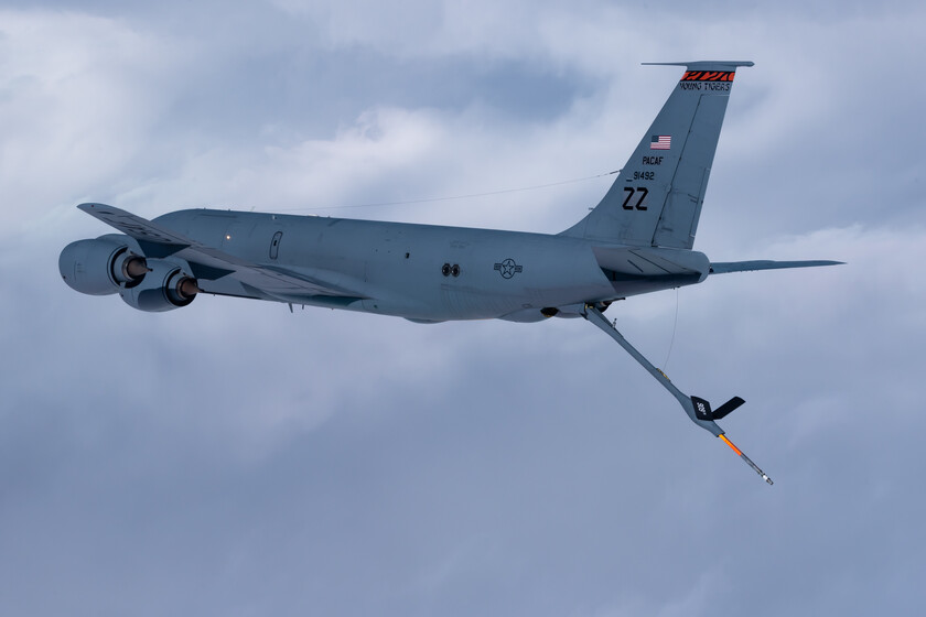 El KC-135 ha estado reproduciendo aviones durante décadas. Ahora Estados Unidos quiere que también lance drones para protegerse

 – El diario andino