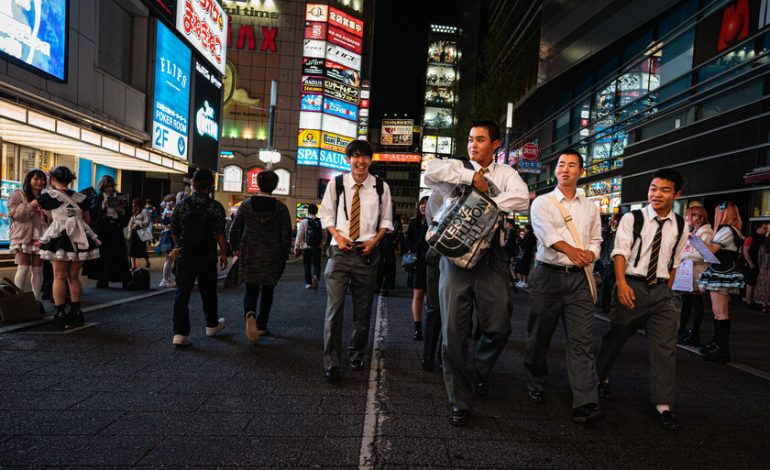 El extraño zumbido que solo puedes escuchar a una edad. La frecuencia que Japón, Estados Unidos y Europa usan contra los jóvenes
– El diario andino