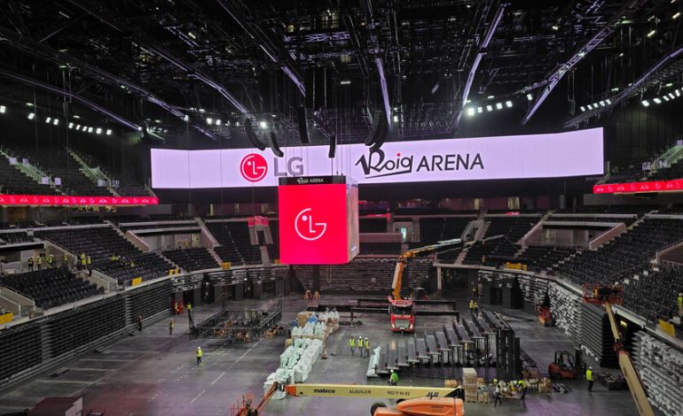 Hemos estado en Roig Arena, el estadio que el propietario de Mercadona abrirá en Valencia. Si no tienes más pantallas es porque no pueden
– El diario andino