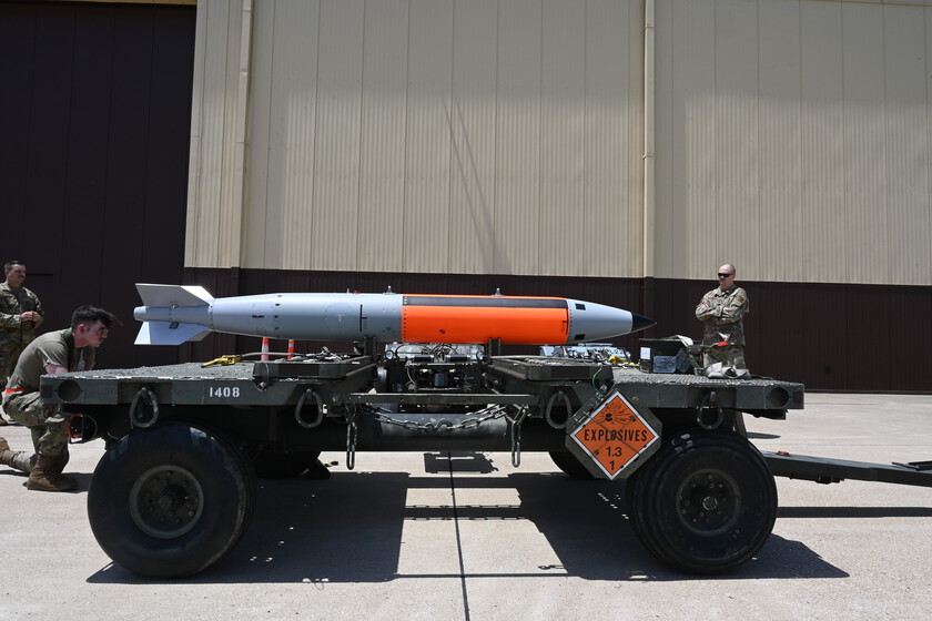 No es que Estados Unidos haya advertido a Rusia sobre Ucrania, es que acaba de enviar bombas nucleares hasta 50 kilotones a Europa.

 – El diario andino