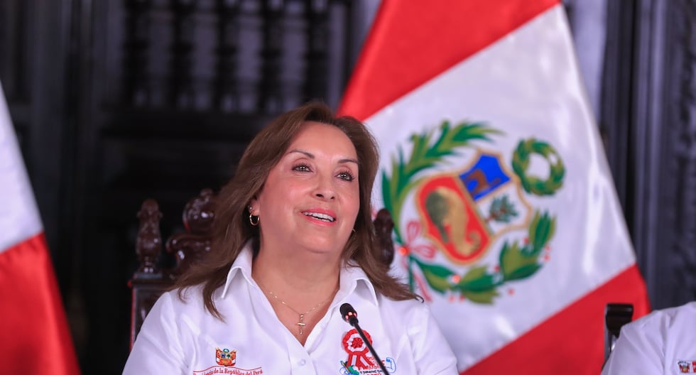 Dina Boluarte: Exponen que el presidente ha asignado una tarjeta recargable S/5,000 por mes para la comida y su familia | Salón del Gobierno | | Citación

 – El diario andino
