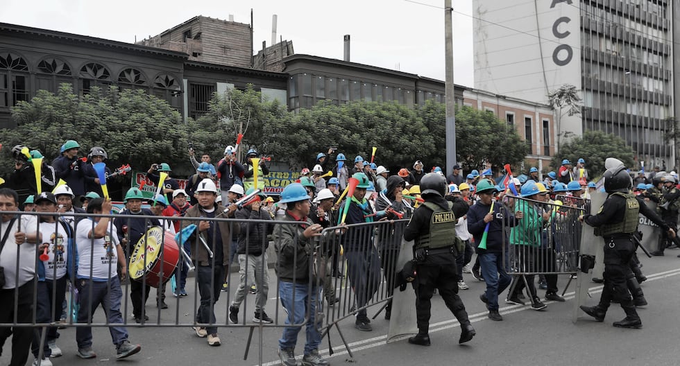 Reimfo | Confriep y la Asociación de Trabajadores de la Construcción Civil solicitan al estado «responder a una decisión» de erradicar la minería ilegal | Congreso | Ley Mape | Último | Citación

 – El diario andino