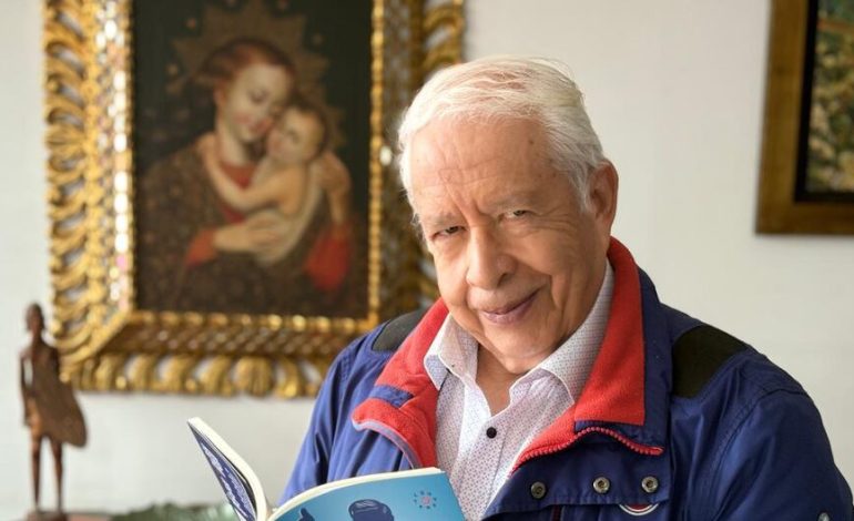 Juan Paredes Castro presenta su nuevo libro «Partido político 21 del siglo XX en Perú» | Citación
– El diario andino