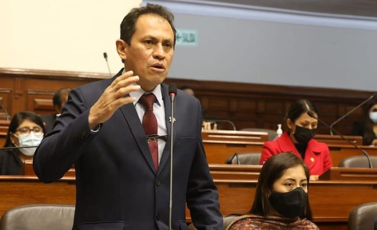El segundo Montalvo se compromete a presentar leyes en beneficio de los mineros informales contra el Parlamento | Último | Citación

 – El diario andino