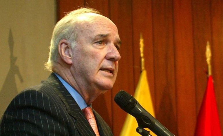 El ex canciller José Antonio García Belaunde recibe un título del gran jefe de la comunidad de Andes | Citación

 – El diario andino