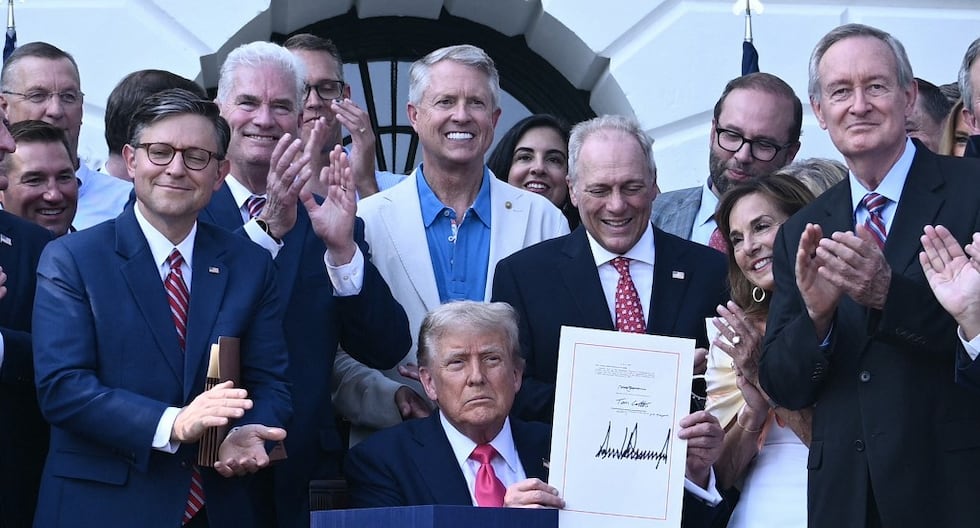 Donald Trump firma su ley de recortes fiscales y presupuestarios y dice que es su «mayor victoria» | Último | MUNDO

 – El diario andino
