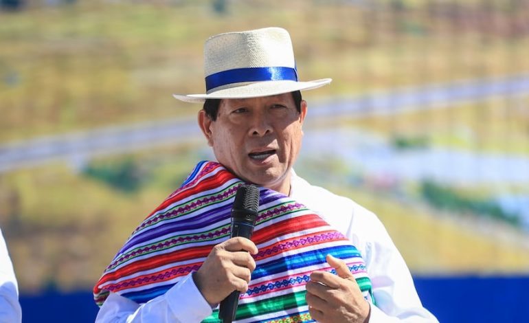 Eduardo Arana justifica el salario de Dina Boluarte: el gobierno de la Sra. Presidenta opera | PCM | MEF | Servir | Último | Citación
– El diario andino