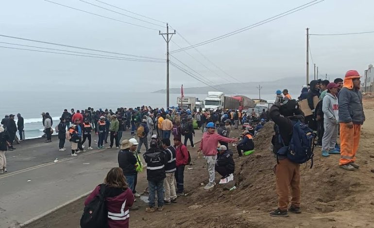Solicitan la intervención gubernamental para los bloqueos de carreteras en el sur, causado por mineros informales | Último | PERÚ
– El diario andino
