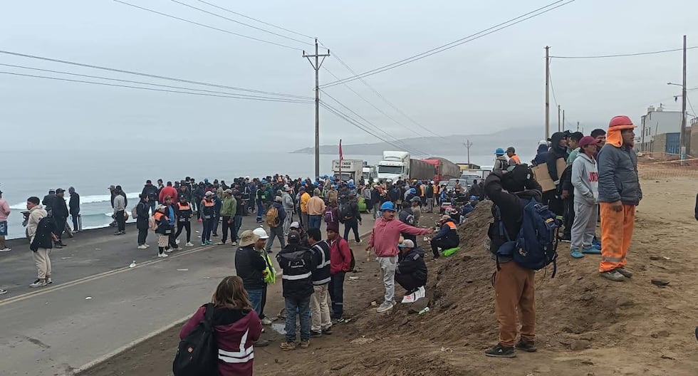 Solicitan la intervención gubernamental para los bloqueos de carreteras en el sur, causado por mineros informales | Último | PERÚ

 – El diario andino