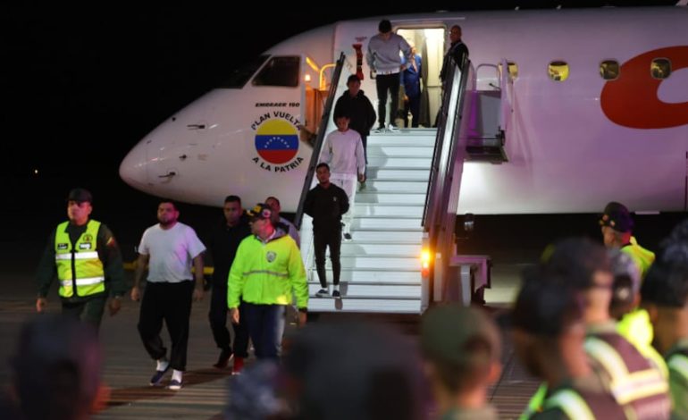 Venezuela recibe un vuelo con 213 migrantes deportados de los Estados Unidos | Último | MUNDO
– El diario andino