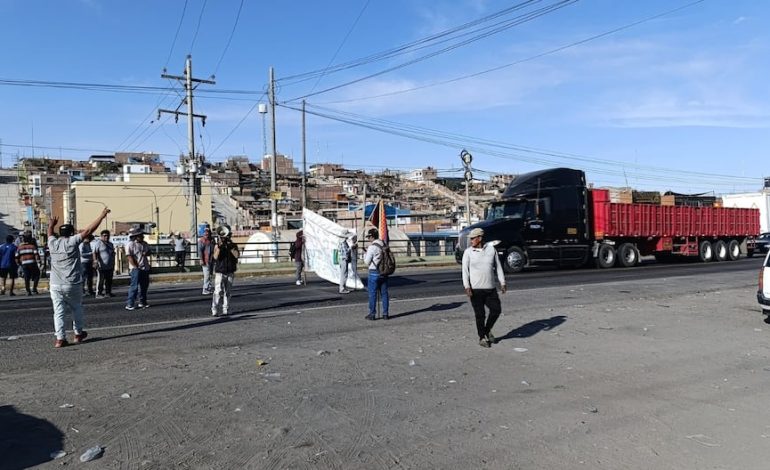 Sutran informa siete bloqueos de carreteras para protestas de mineros en cuatro regiones | PERÚ
– El diario andino