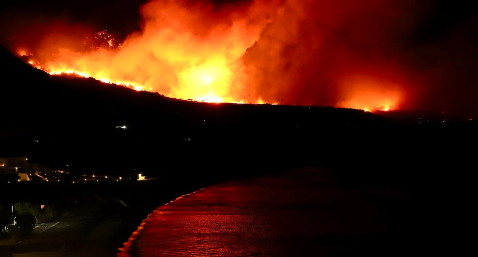 Grecia: el incendio forestal en la isla griega de Creta causa evacuaciones y daños en la vivienda

 – El diario andino