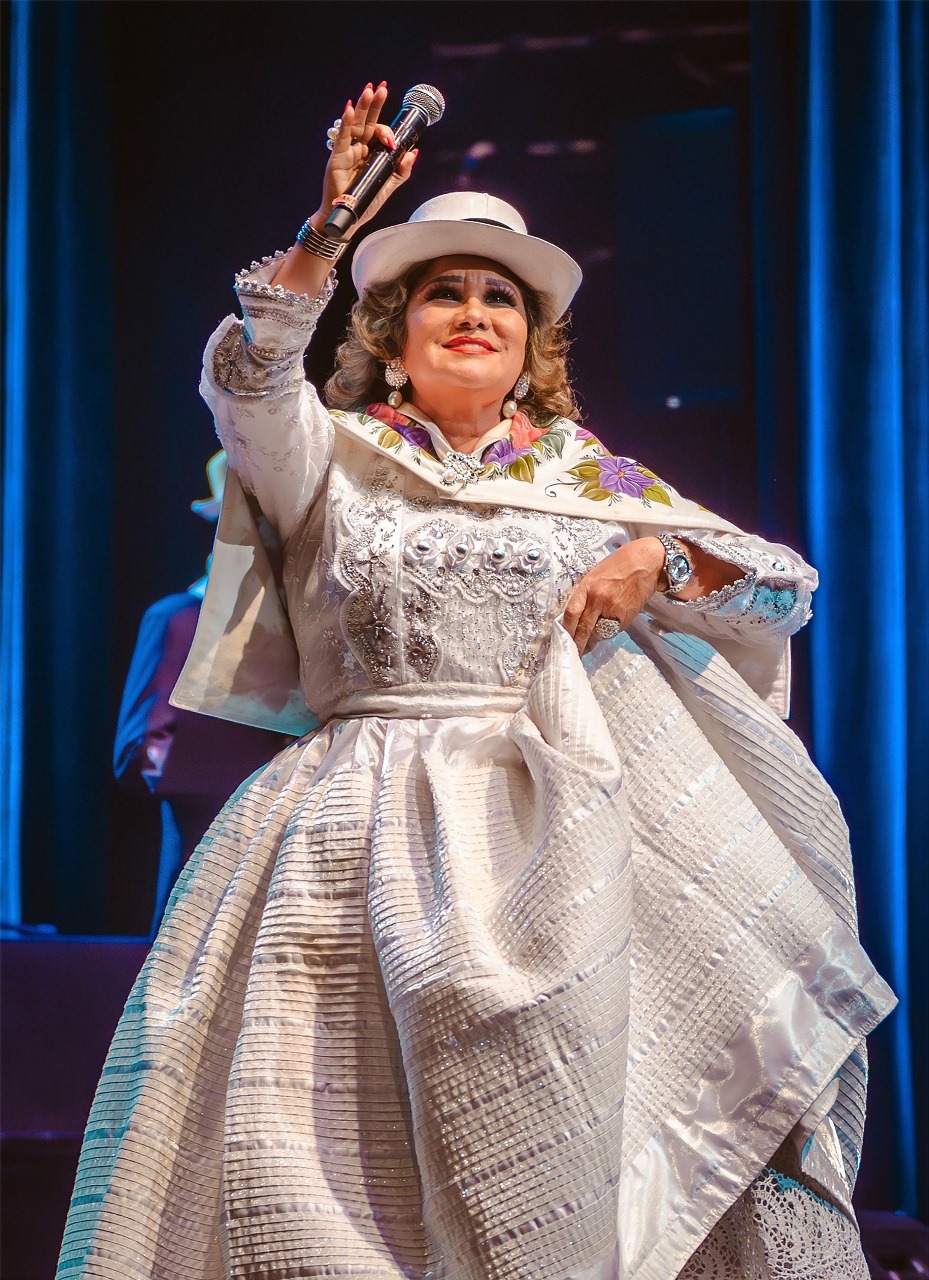 «Arte puro»: Amanda Portales Corona Her Diamond Weddings en el Great National Theatre

 – El diario andino