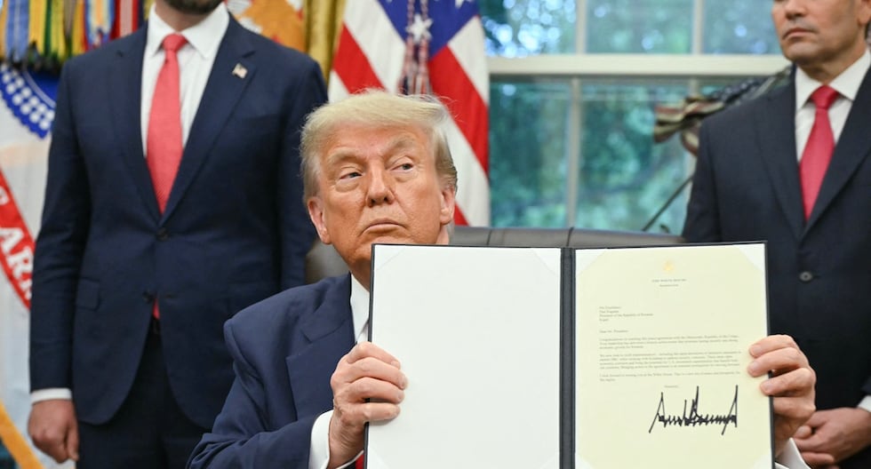 Donald Trump firma una orden ejecutiva para eliminar las sanciones contra Siria | Bashar al-Assad | ISIS | Estados Unidos | Thomas Barrack | Damasco | Irán | Arabia Saudita | Ahmed Al Sharaa | Último | MUNDO

 – El diario andino