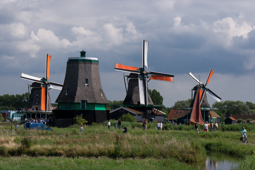 Cada vez más lugares comienzan a cobrar para ver sus monumentos turísticos. El último: los molinos de Holanda

 – El diario andino