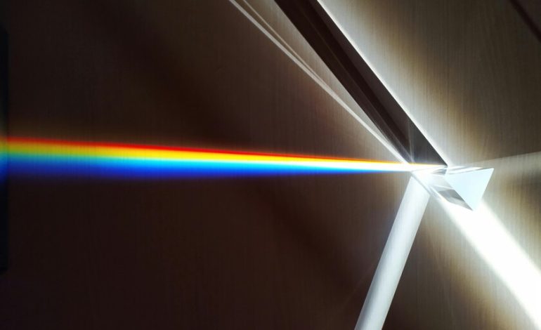 ¿Qué es un año ligero y por qué es imposible viajar en menos de un año, según la relatividad de Einstein?

 – El diario andino