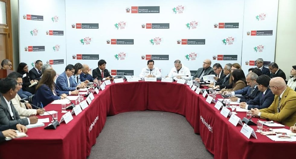 Los gremios y autoridades participan en la quinta reunión del departamento técnico sobre formalización de Minera | Reimfo | Minería informal | Último | Citación

 – El diario andino