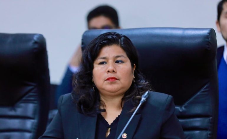 Magalmente Santisteban | Acusan al esposo de un miembro del Parlamento del poder popular de presunto acoso y acoso contra sus trabajadores de oficina | Último | Citación
– El diario andino