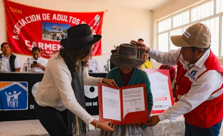 Ayacucho: alrededor de 1,000 adultos mayores reciben títulos de propiedades | Último | PERÚ

 – El diario andino
