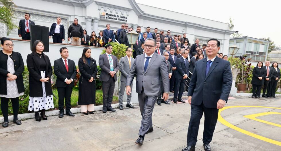 Juan José Santiváñez | Eduardo Arana lo presenta y da la bienvenida a su gobierno como Ministro de Justicia y Derechos Humanos | Último | Citación

 – El diario andino