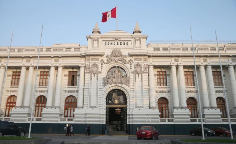 propone gravar los bienes de lujo
– El diario andino