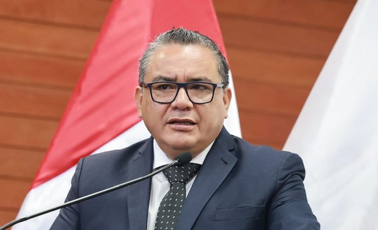 Juan José Santiváñez: Audios se atribuye al ministro donde dice «tenemos dos comisionados del condado de TC que nos apoyan»

 – El diario andino
