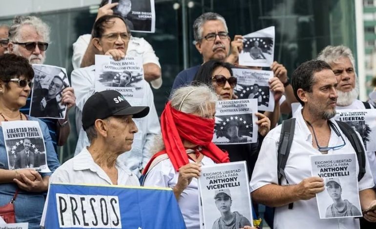 HRW advierte que docenas de prisioneros políticos en Venezuela tienen meses de incomunicación | Reloj de derechos humanos | Nicolás Maduro Último | MUNDO

 – El diario andino