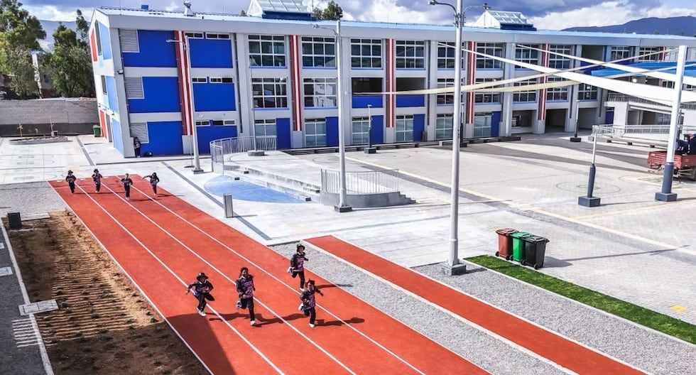 Escuelas del Bicentenario Total de 17 nuevas escuelas en 12 regiones del país | Último | PERÚ

 – El diario andino