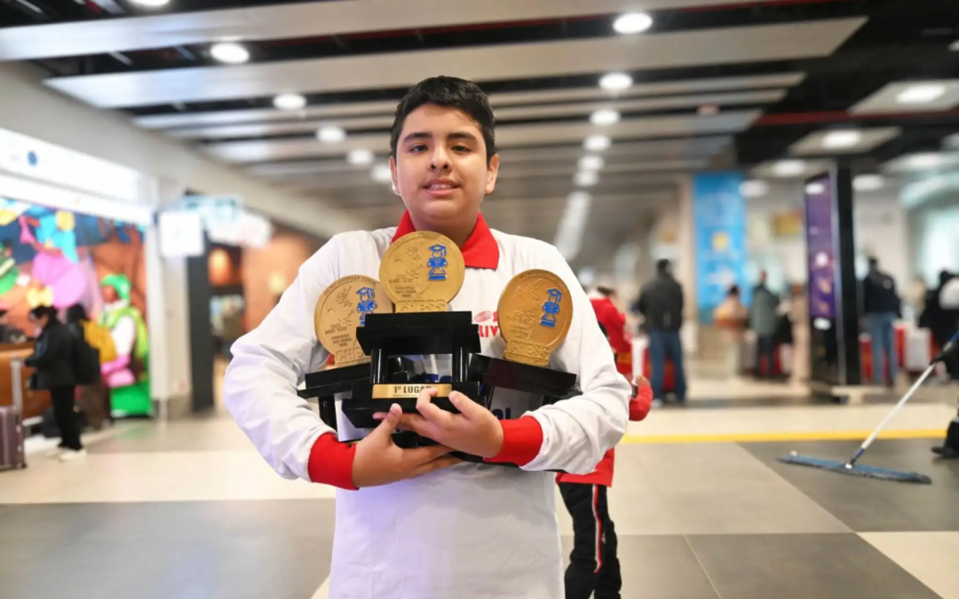 El jugador de ajedrez de los reyes yamil peruanos obtiene tres medallas de oro en la escuela pan americana

 – El diario andino
