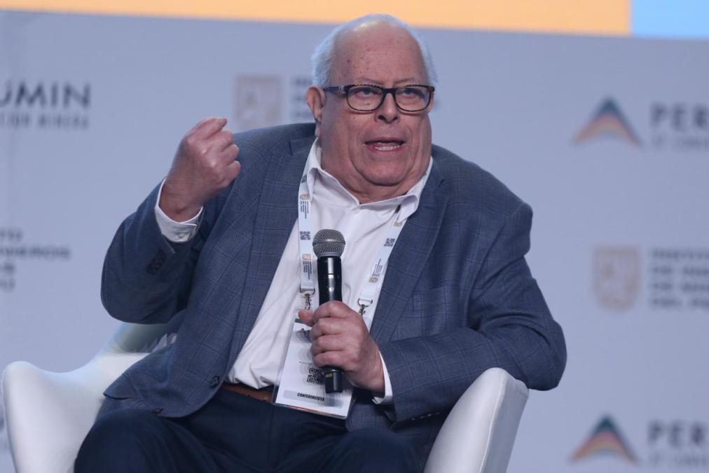 Julio Velarde dice que en el país los méritos requeridos

 – El diario andino